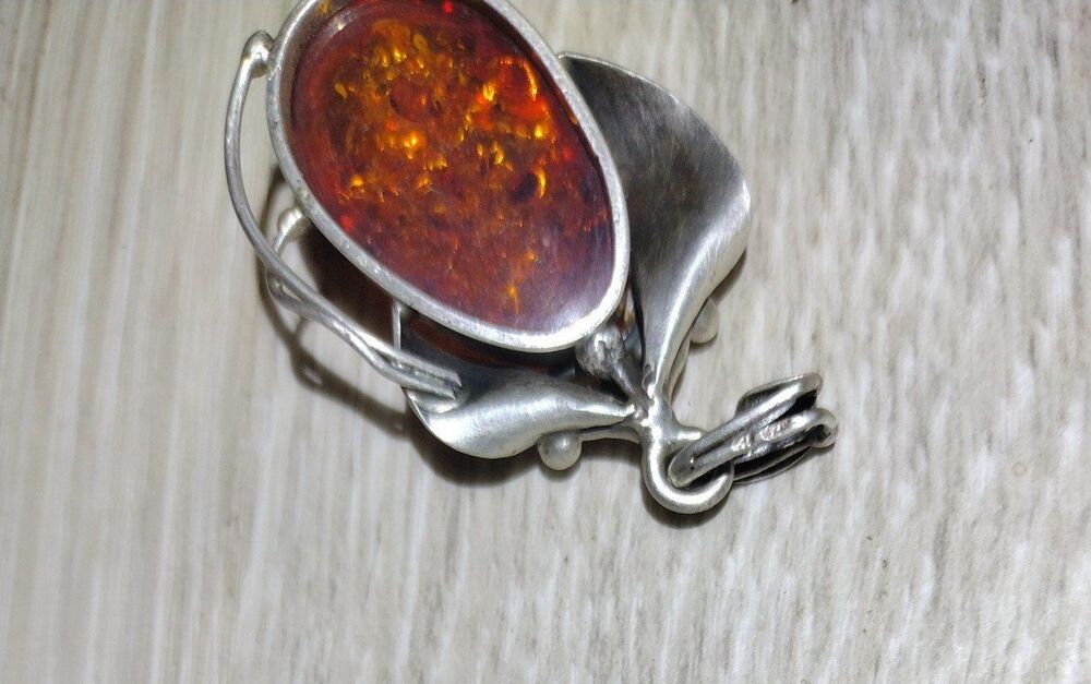 Beautiful Vintage Sterling Silver Amber Pendant - Delicate Vine Detailing - Picture 11 of 11